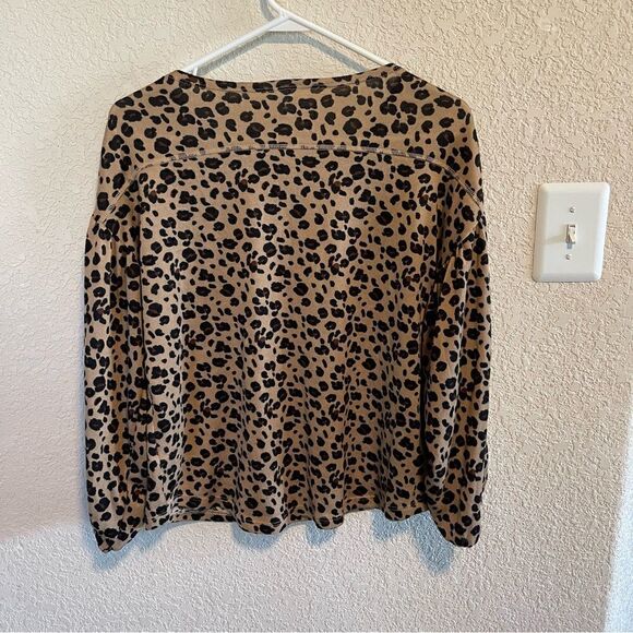 Moda- Cheetah Bubble Sleeve Blouse, Size M - Picture 7 of 7